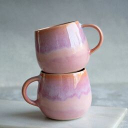 Mug Lily - Tasse en grès rose effet glacé fabriquée au Portugal